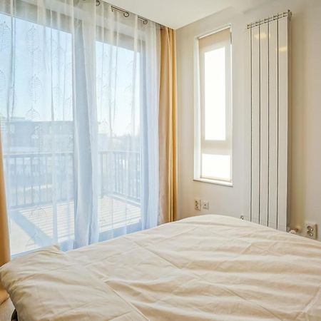 בוקרשט Bright Apartments Moments Away From Herastrau Park, Mall And Metro מראה חיצוני תמונה