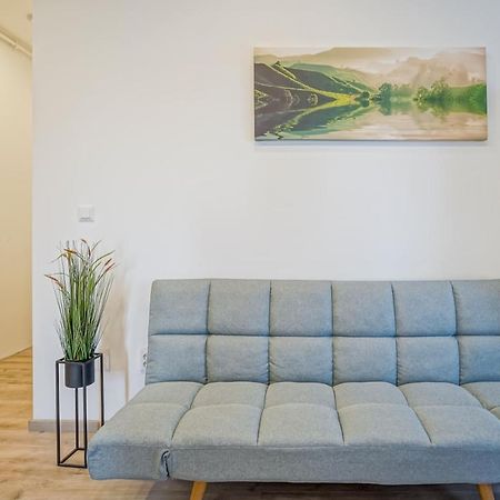 בוקרשט Bright Apartments Moments Away From Herastrau Park, Mall And Metro מראה חיצוני תמונה
