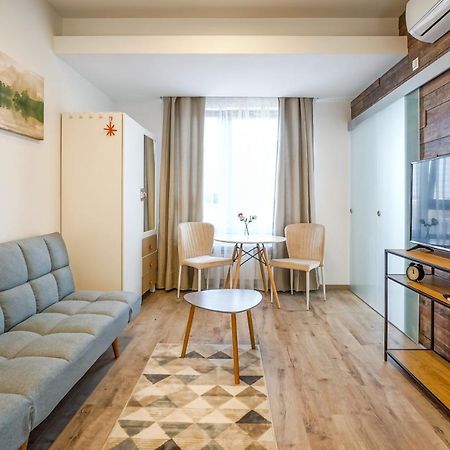 בוקרשט Bright Apartments Moments Away From Herastrau Park, Mall And Metro מראה חיצוני תמונה
