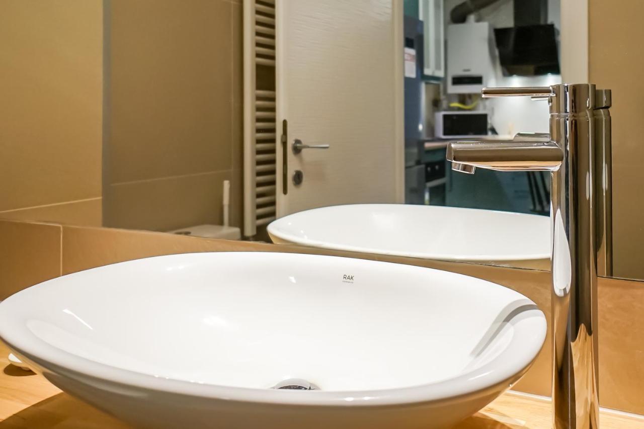 בוקרשט Bright Apartments Moments Away From Herastrau Park, Mall And Metro מראה חיצוני תמונה