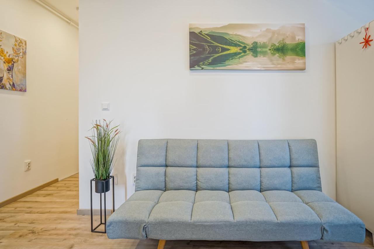 בוקרשט Bright Apartments Moments Away From Herastrau Park, Mall And Metro מראה חיצוני תמונה
