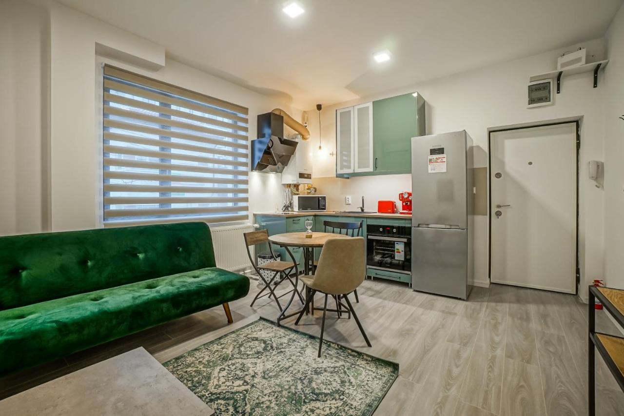 בוקרשט Bright Apartments Moments Away From Herastrau Park, Mall And Metro מראה חיצוני תמונה