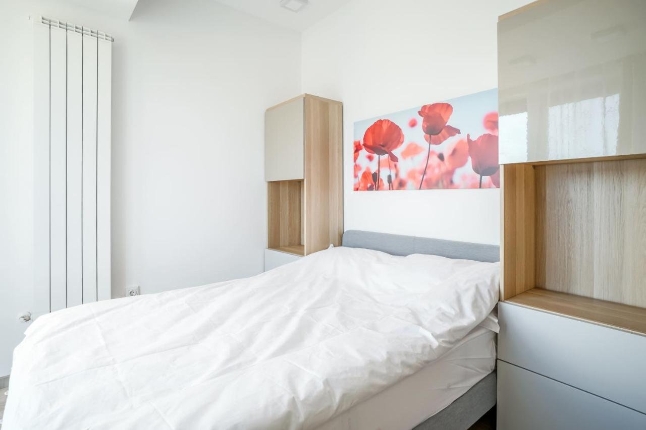 בוקרשט Bright Apartments Moments Away From Herastrau Park, Mall And Metro מראה חיצוני תמונה