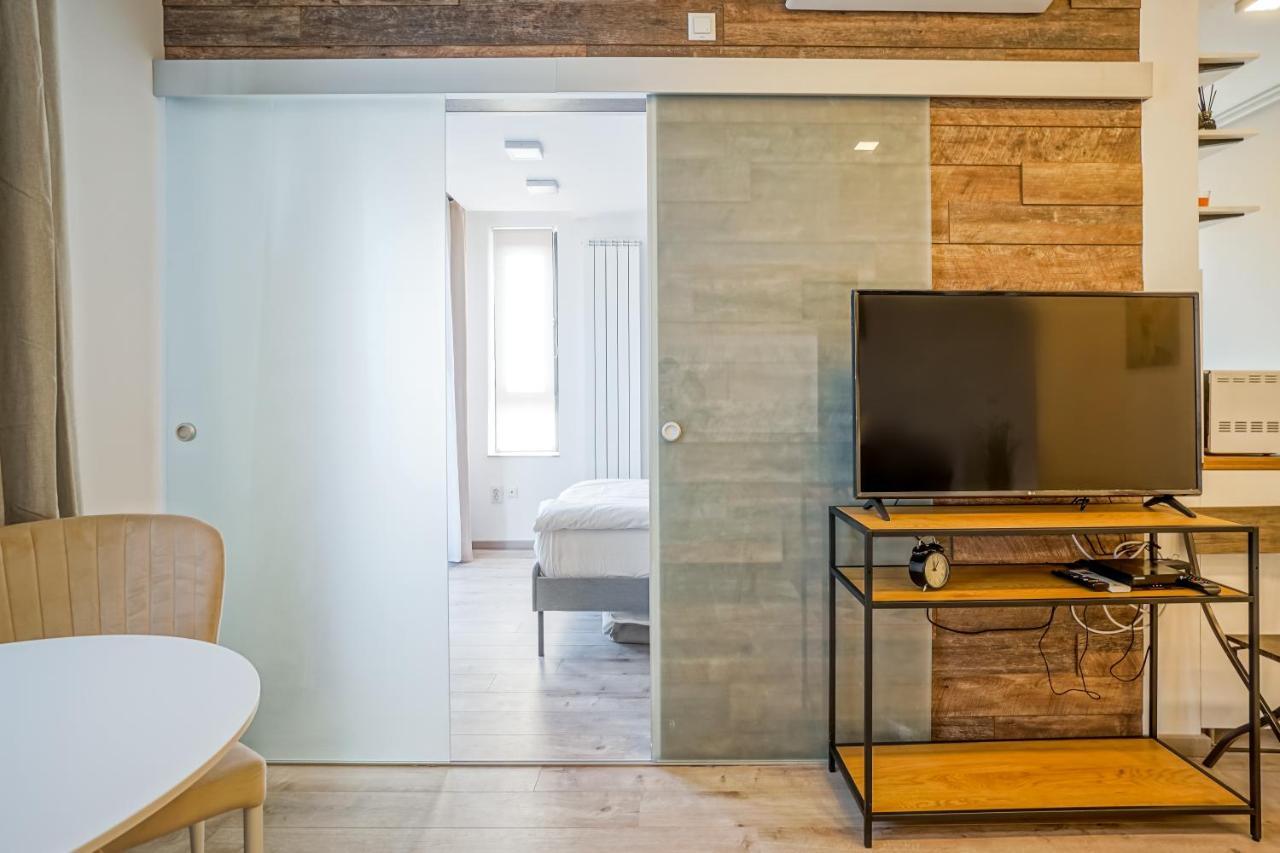 בוקרשט Bright Apartments Moments Away From Herastrau Park, Mall And Metro מראה חיצוני תמונה