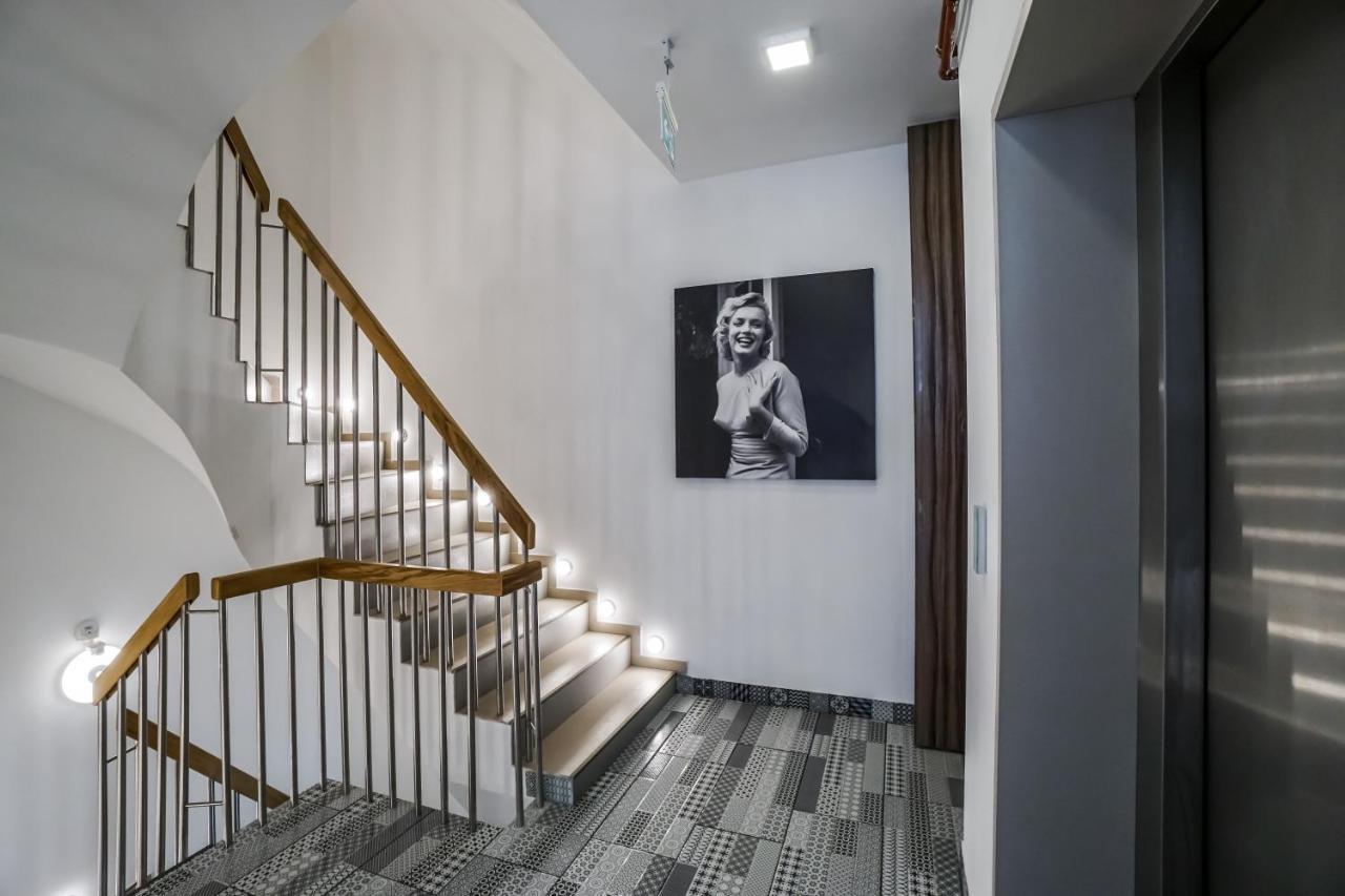 בוקרשט Bright Apartments Moments Away From Herastrau Park, Mall And Metro מראה חיצוני תמונה