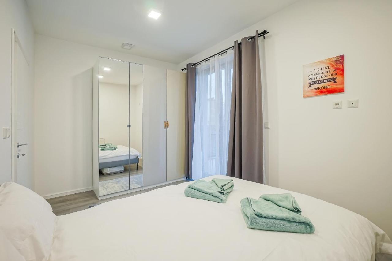 בוקרשט Bright Apartments Moments Away From Herastrau Park, Mall And Metro מראה חיצוני תמונה