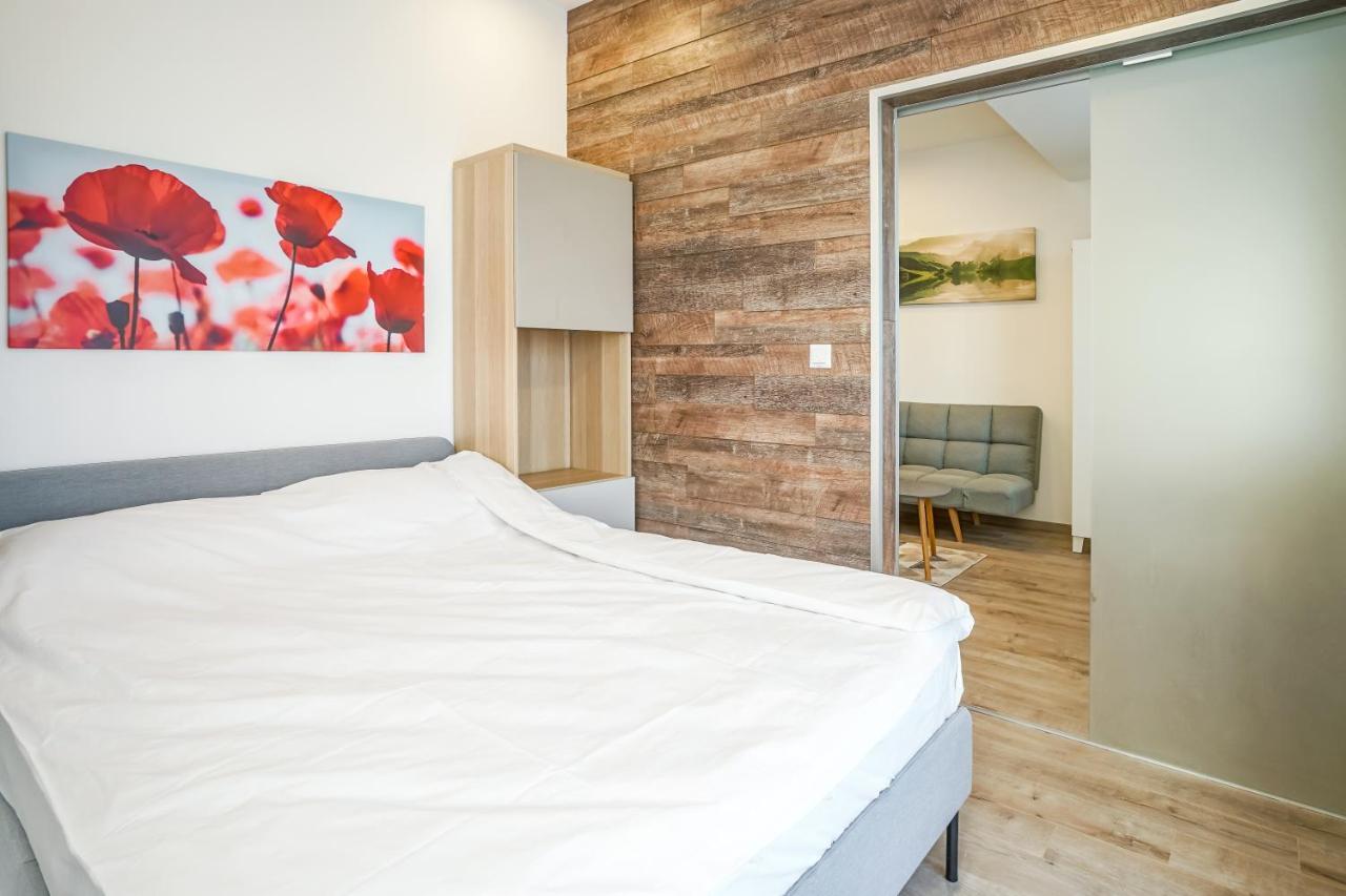 בוקרשט Bright Apartments Moments Away From Herastrau Park, Mall And Metro מראה חיצוני תמונה