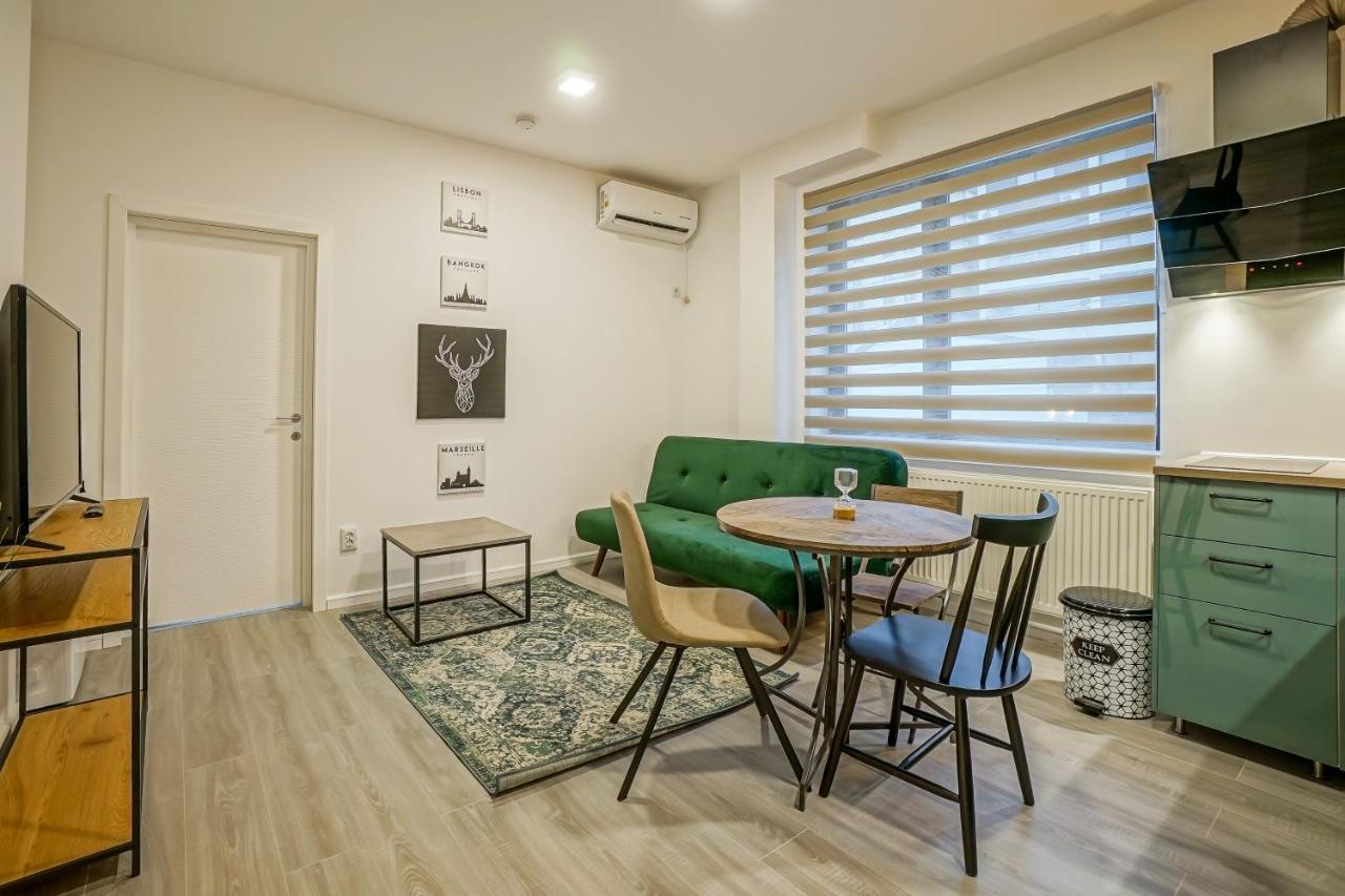 בוקרשט Bright Apartments Moments Away From Herastrau Park, Mall And Metro מראה חיצוני תמונה