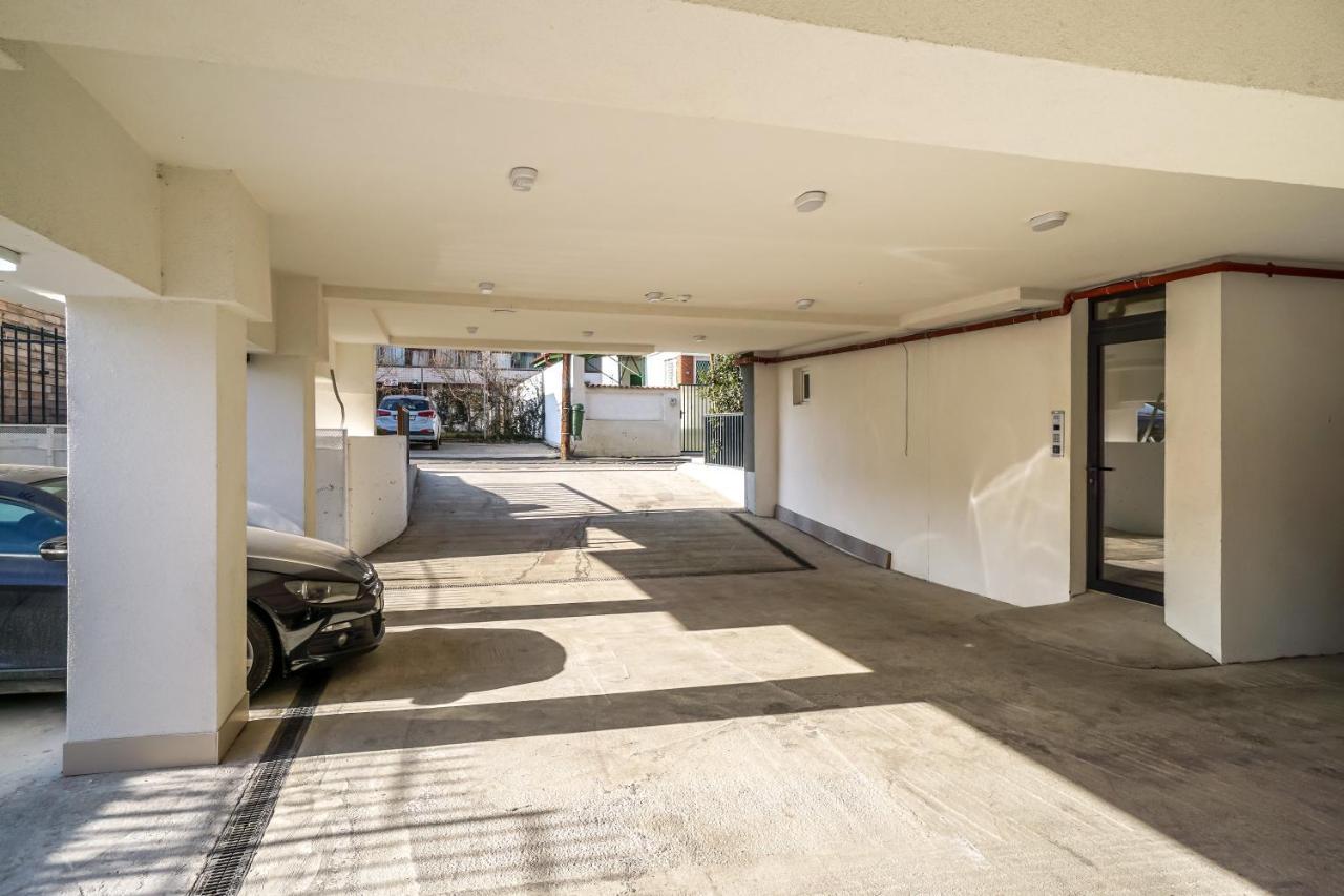 בוקרשט Bright Apartments Moments Away From Herastrau Park, Mall And Metro מראה חיצוני תמונה