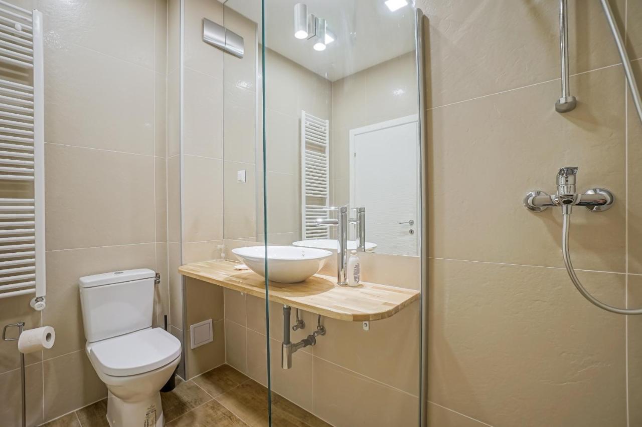 בוקרשט Bright Apartments Moments Away From Herastrau Park, Mall And Metro מראה חיצוני תמונה